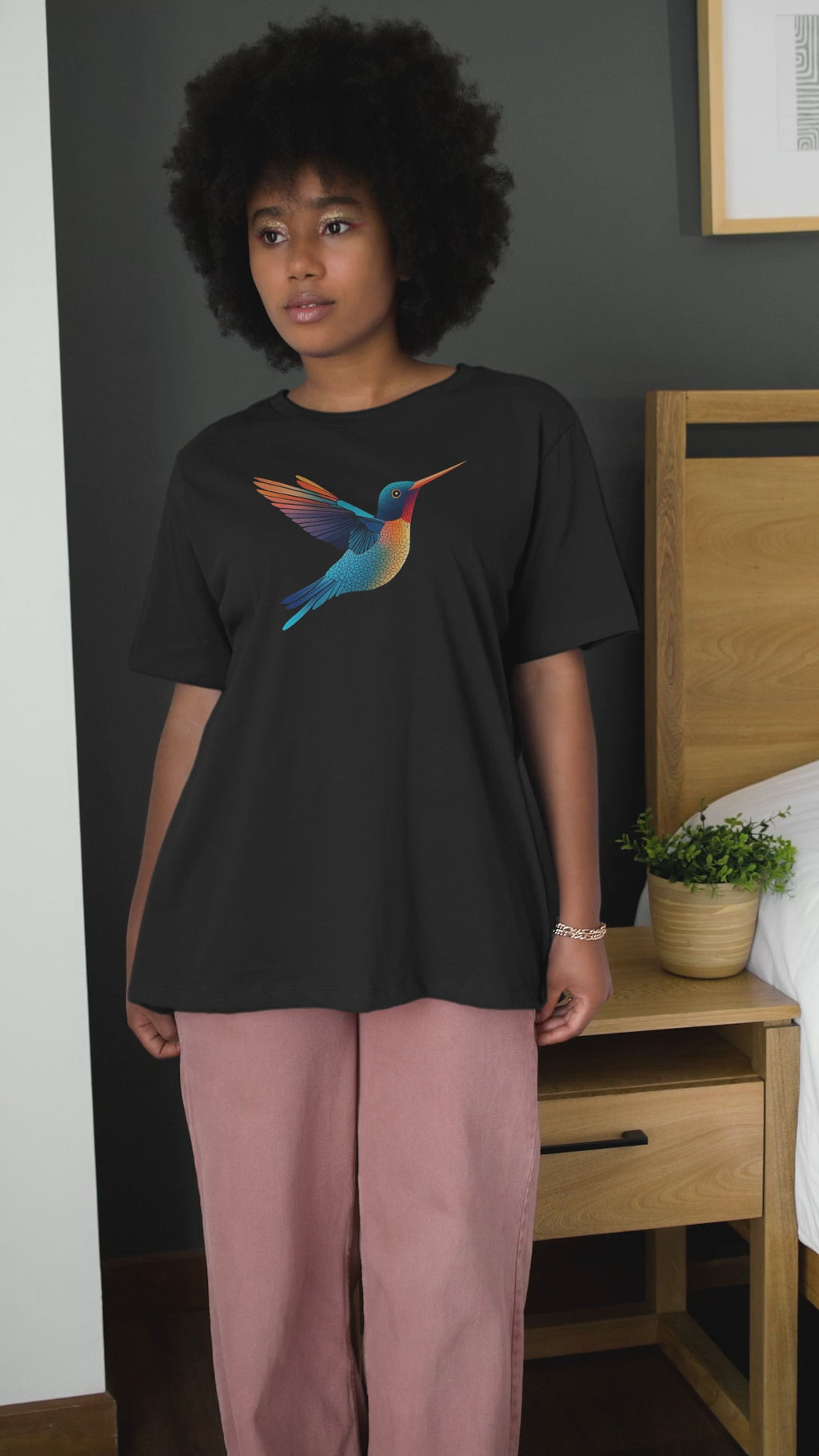 Vibrant Hummingbird - Unisex T-Shirt