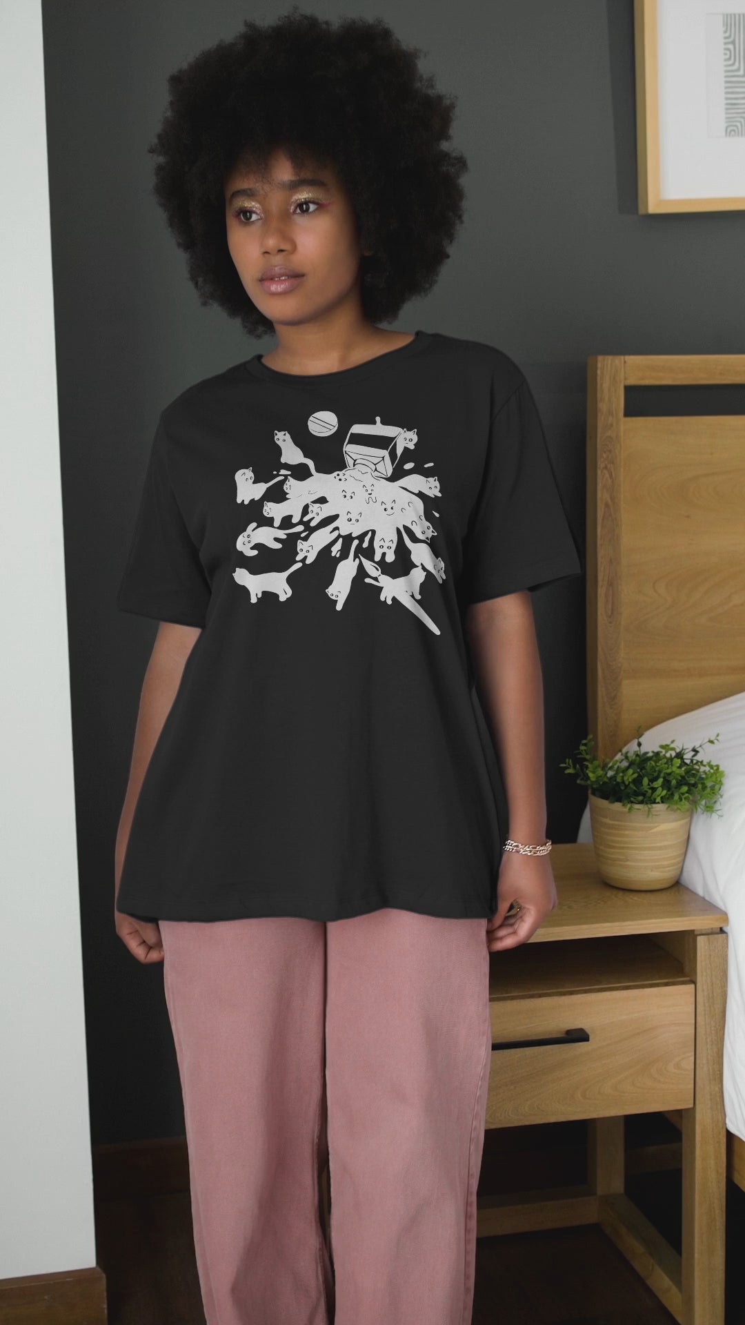 Black Ink Cats Relaxing Fun Print - Unisex T-Shirt