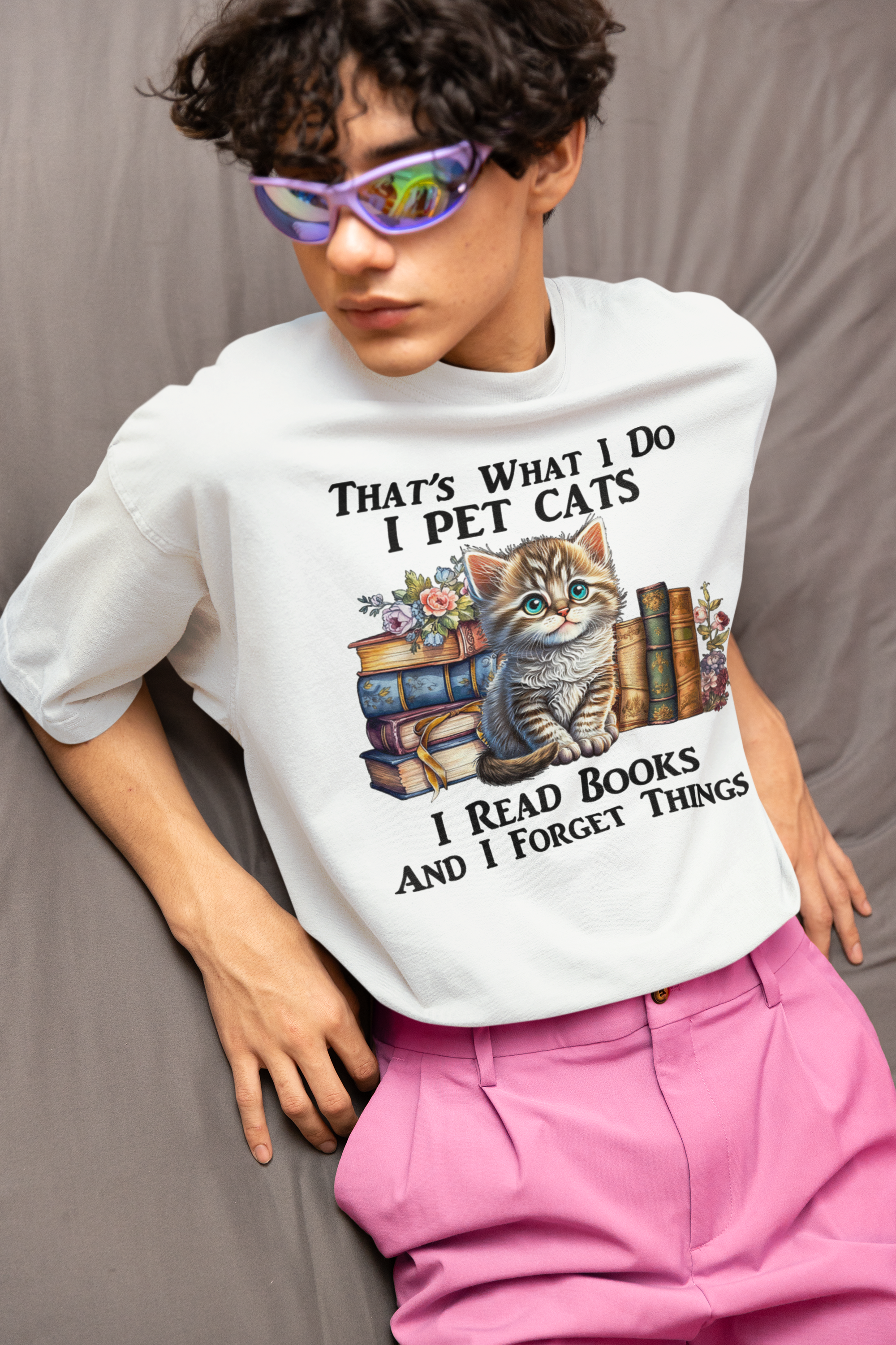 Thats What I Do I Pet Cats I Read Books - Unisex T-Shirt